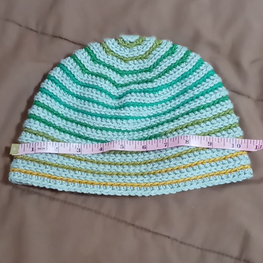 Handcrafted crochet winter beanie green & grey - Picture 5 of 5